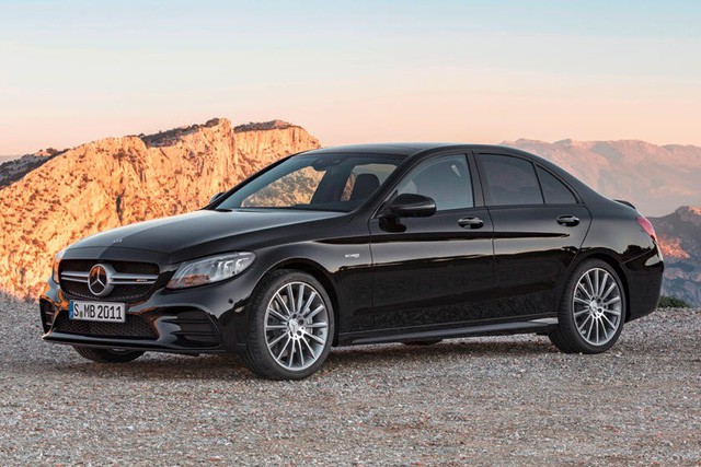 Không chỉ Việt Nam, cả thế giới cũng đang cuồng xe sedan của Nhật Bản