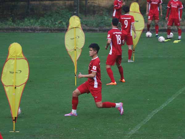 Lục Xuân Hưng bất ngờ vắng mặt trong buổi tập chiều 23/12, bỏ ngỏ khả năng dự Asian Cup 2019