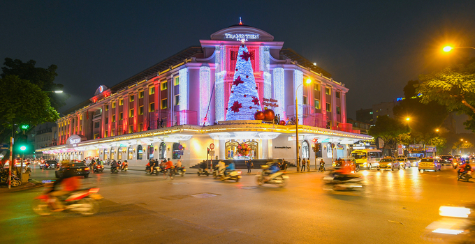 Không khí Giáng sinh trên khắp đường phố ở Hà Nội