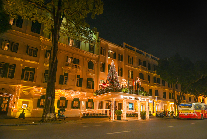 Không khí Giáng sinh trên khắp đường phố ở Hà Nội