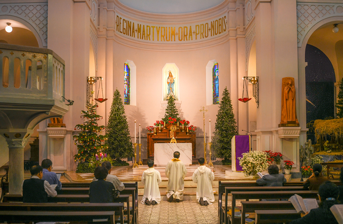 Không khí Giáng sinh trên khắp đường phố ở Hà Nội