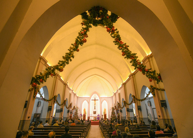 Không khí Giáng sinh trên khắp đường phố ở Hà Nội