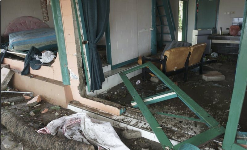 Duyên hải Indonesia tan hoang sau sóng thần do núi lửa