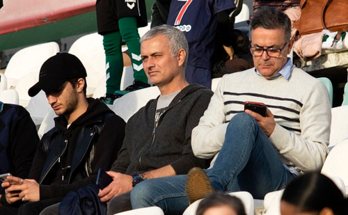 Mourinho trở về cố hương sau khi bị Man Utd sa thải