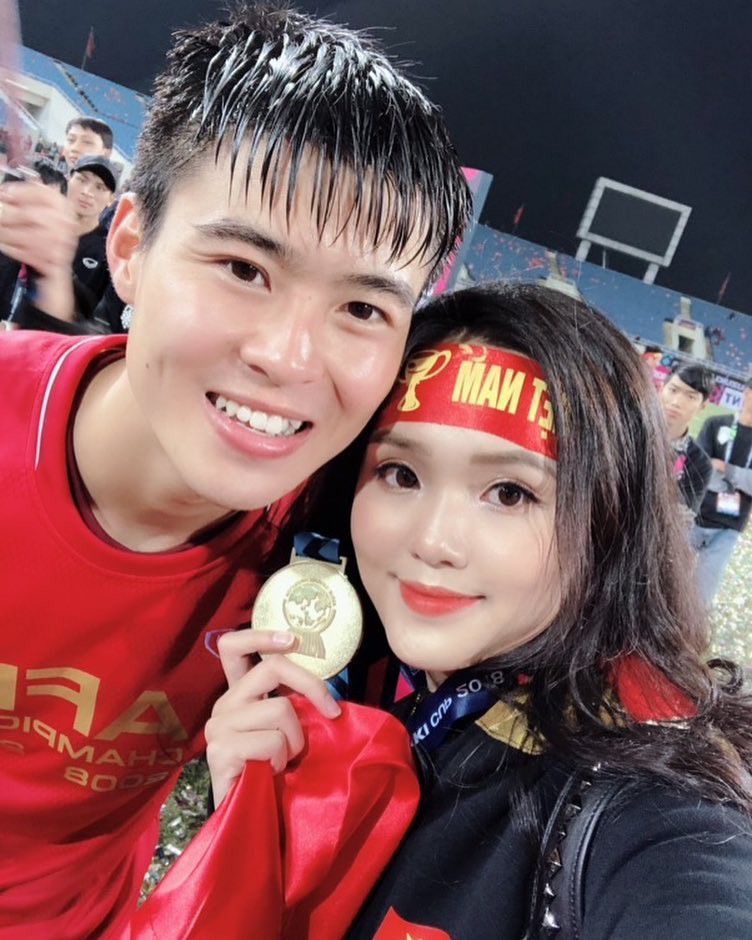 Nhanh nhảu vào chúc mừng sinh nhật công chúa béo bạn gái Duy Mạnh, Đức Chinh để lộ sở thích cực điệu