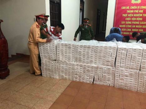15.000 gói thuốc lá lậu trong xe container đông lạnh