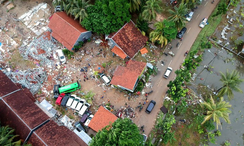 Quan chức Indonesia cảnh báo nguy cơ sóng thần tiếp diễn