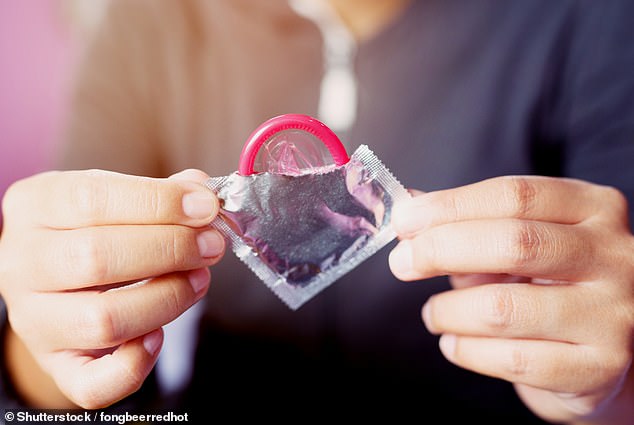 Tháo bao cao su mà không báo bạn gái, cảnh sát Đức nhận án tù