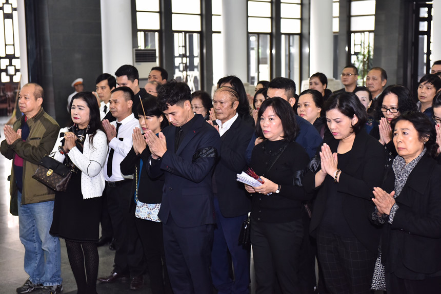 Xuân Bắc, Tự Long và đông đảo nghệ sĩ khóc lặng tiễn đưa NSND Anh Tú