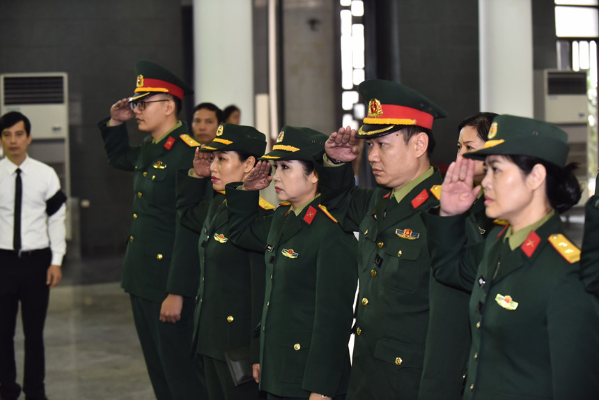 Xuân Bắc, Tự Long và đông đảo nghệ sĩ khóc lặng tiễn đưa NSND Anh Tú