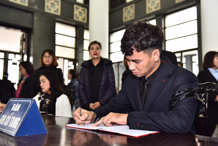 Xuân Bắc, Tự Long và đông đảo nghệ sĩ khóc lặng tiễn đưa NSND Anh Tú