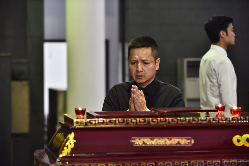 Xuân Bắc, Tự Long và đông đảo nghệ sĩ khóc lặng tiễn đưa NSND Anh Tú