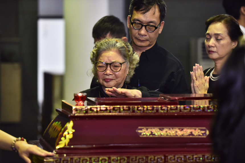 Xuân Bắc, Tự Long và đông đảo nghệ sĩ khóc lặng tiễn đưa NSND Anh Tú