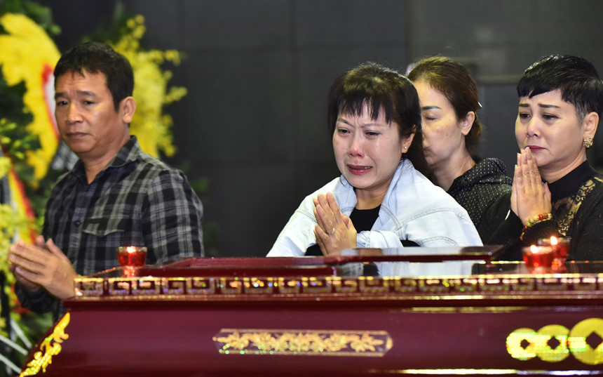 Xuân Bắc, Tự Long và đông đảo nghệ sĩ khóc lặng tiễn đưa NSND Anh Tú