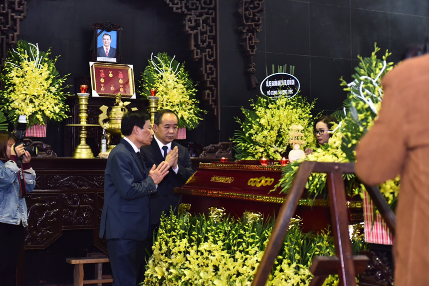 Xuân Bắc, Tự Long và đông đảo nghệ sĩ khóc lặng tiễn đưa NSND Anh Tú