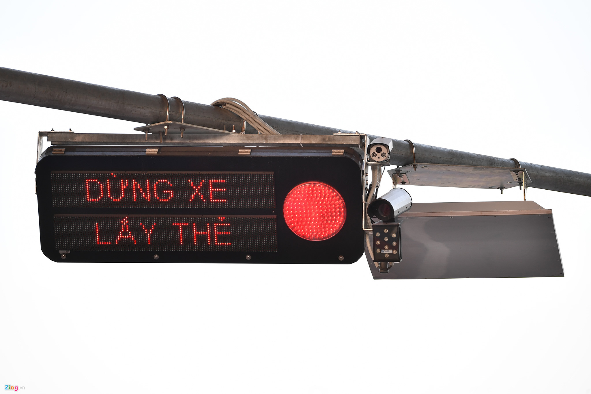 Video ảnh: Cảnh sắc kỳ vĩ hai bên cao tốc Hạ Long - Vân Đồn sắp thông xe