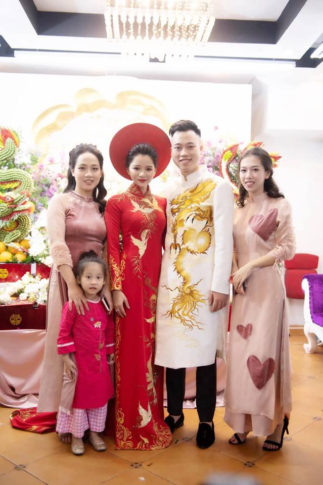 HOT: Nữ nhà văn đình đám Huyền Trang Bất Hối lên xe hoa với người yêu cũ