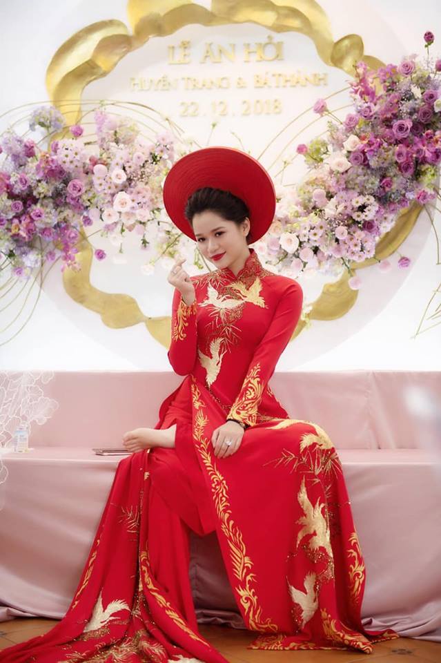 HOT: Nữ nhà văn đình đám Huyền Trang Bất Hối lên xe hoa với người yêu cũ