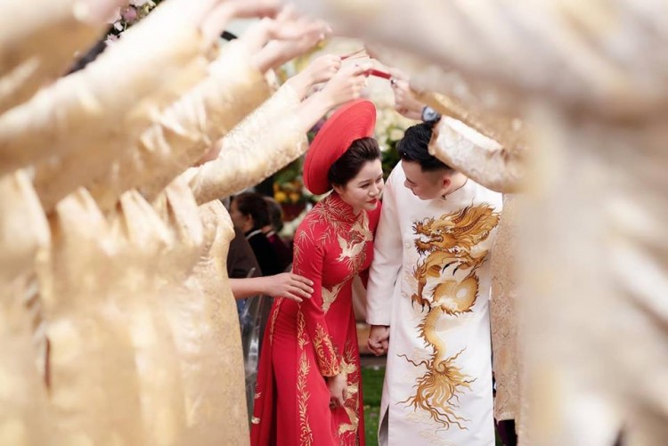 HOT: Nữ nhà văn đình đám Huyền Trang Bất Hối lên xe hoa với người yêu cũ