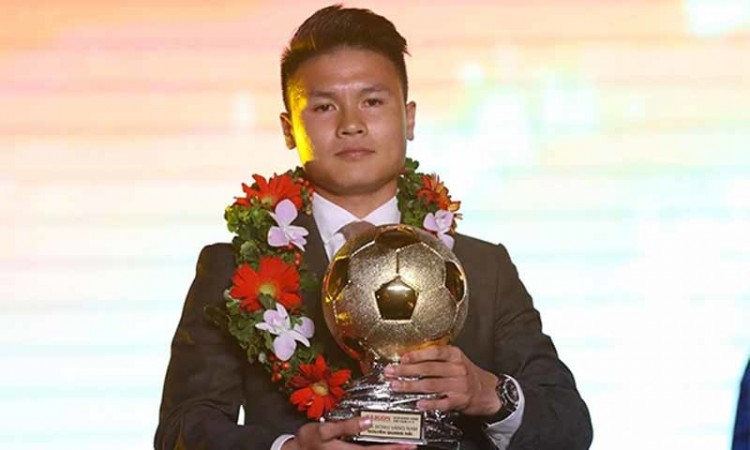 Tiếp tục khóa tài khoản Instagram sau khi Quang Hải nhận quả bóng vàng, Nhật Lê âm thầm thừa nhận chia tay bạn trai?