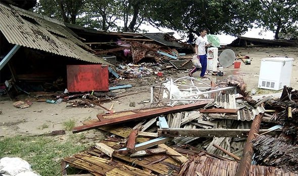 Ảnh sốc lạnh người về thảm họa sóng thần chết chóc ở Indonesia