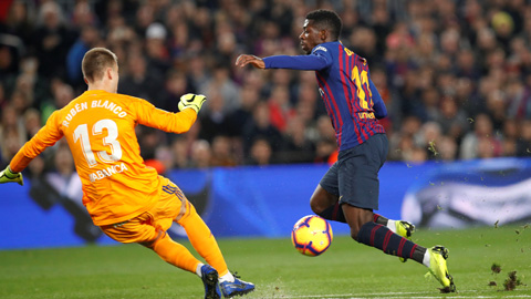 Bé hư Dembele đã vượt qua bé ngoan Coutinho