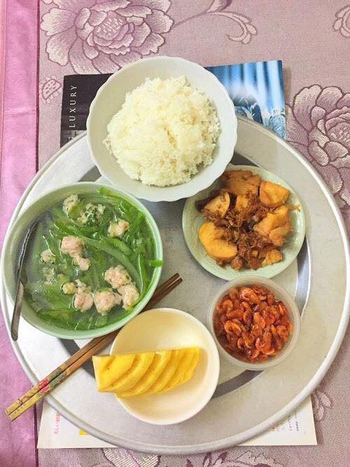 Khoe mâm cơm cữ mỗi ngày một kiểu, mẹ 2 con khiến hội chị em ghen tị phát cuồng vì..chồng nhà người ta