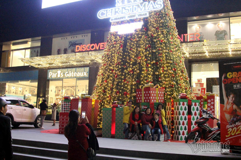 Dự báo thời tiết 24/12: Hà Nội chuyển rét, TP.HCM lo ngập lụt đêm Noel