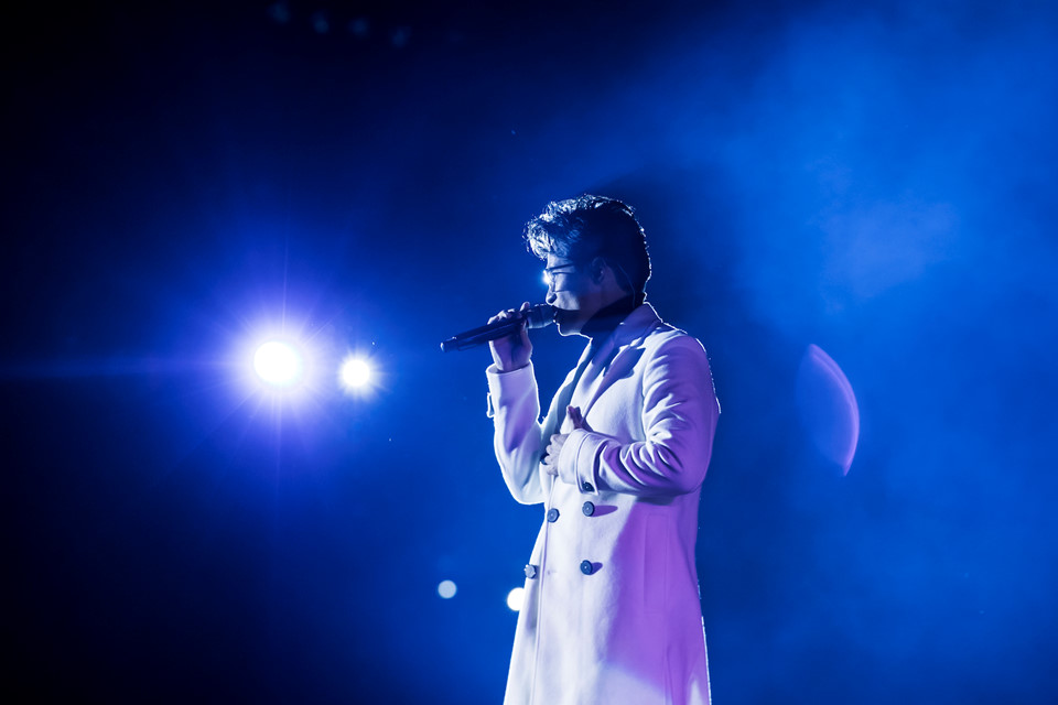 Hàng nghìn khán giả đội mưa, chịu rét xem show Hà Anh Tuấn ở Đà Lạt