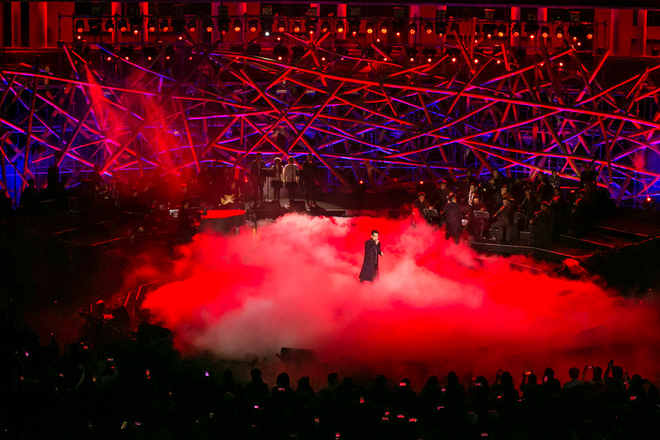 Hàng nghìn khán giả đội mưa, chịu rét xem show Hà Anh Tuấn ở Đà Lạt