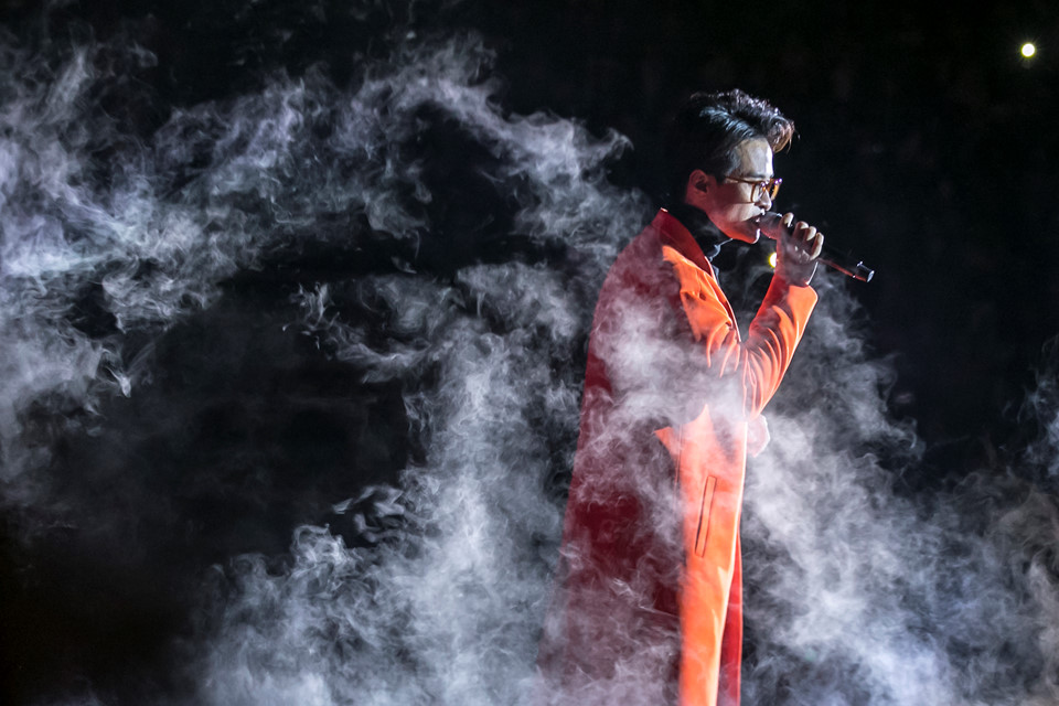 Hàng nghìn khán giả đội mưa, chịu rét xem show Hà Anh Tuấn ở Đà Lạt