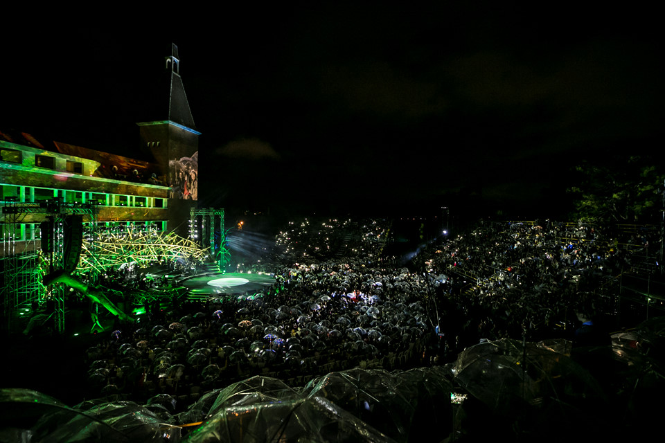 Hàng nghìn khán giả đội mưa, chịu rét xem show Hà Anh Tuấn ở Đà Lạt