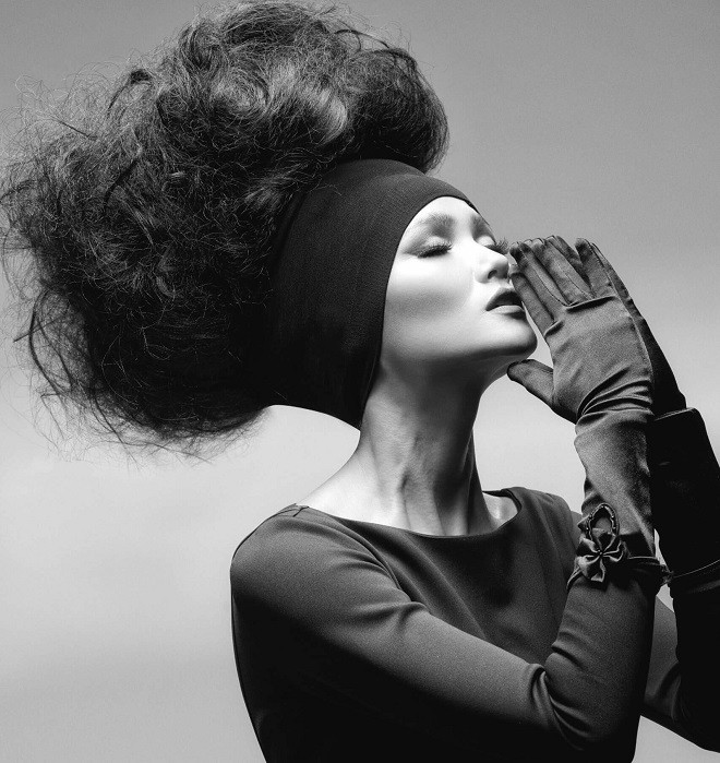 Hình ảnh bán nude đầy quyến rũ của HHen Niê trên trang bìa tạp chí Mỹ nổi tiếng