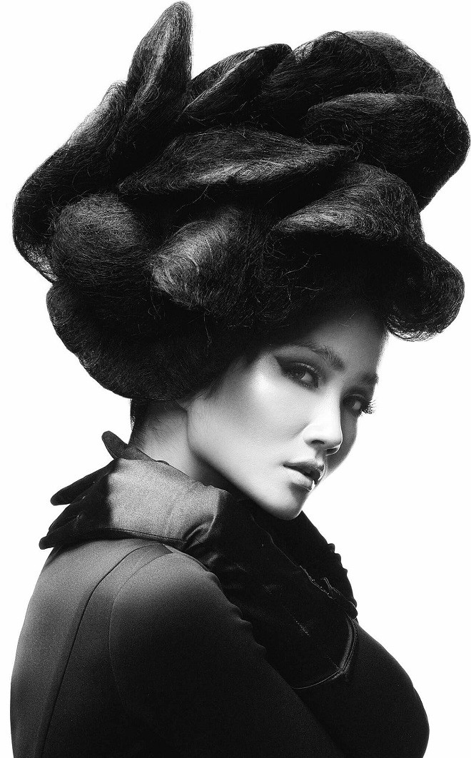 Hình ảnh bán nude đầy quyến rũ của HHen Niê trên trang bìa tạp chí Mỹ nổi tiếng