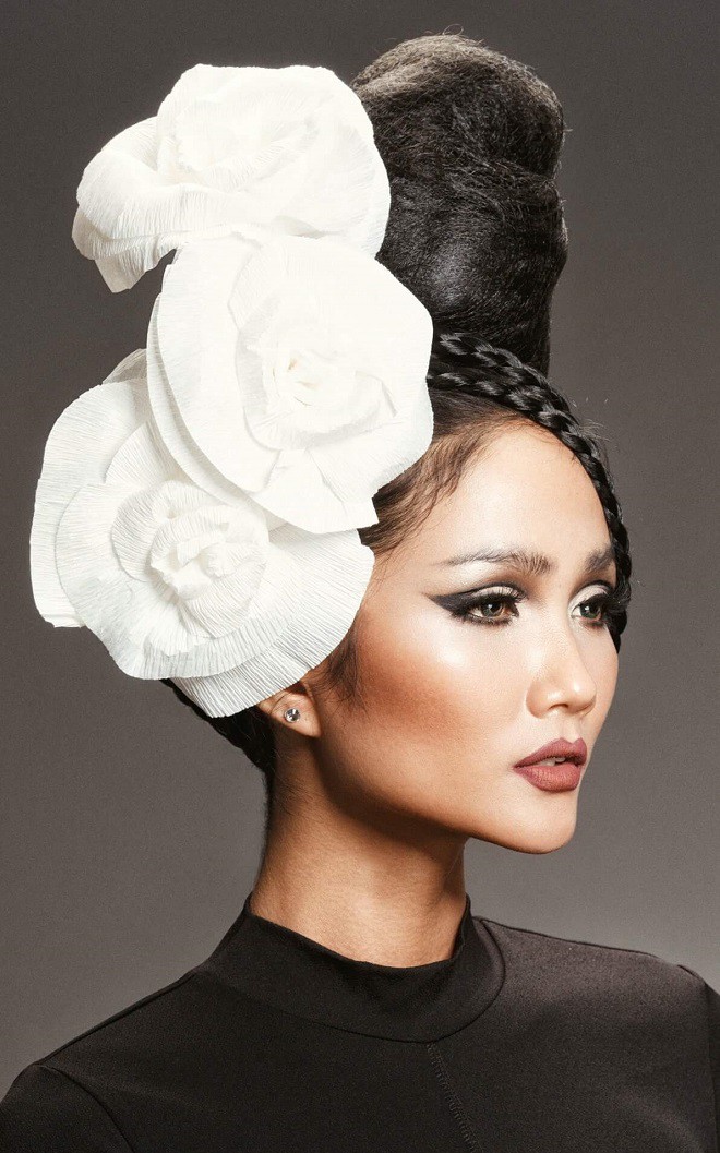 Hình ảnh bán nude đầy quyến rũ của HHen Niê trên trang bìa tạp chí Mỹ nổi tiếng