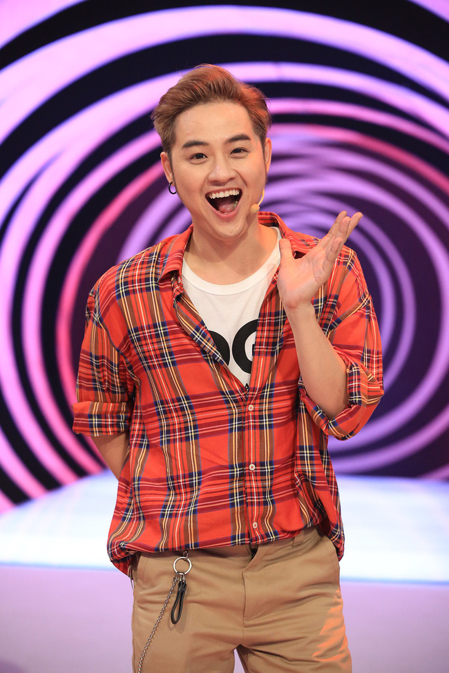 MC Lại Văn Sâm bất ngờ tái xuất, cầm trịch show hài toàn nghệ sĩ khủng