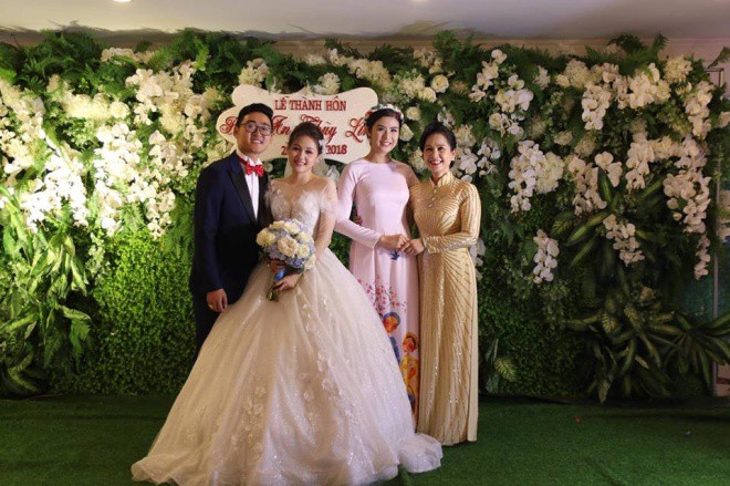 Mẹ chồng khó tính Lan Hương hạnh phúc cùng ông xã tổ chức đám cưới cho con trai