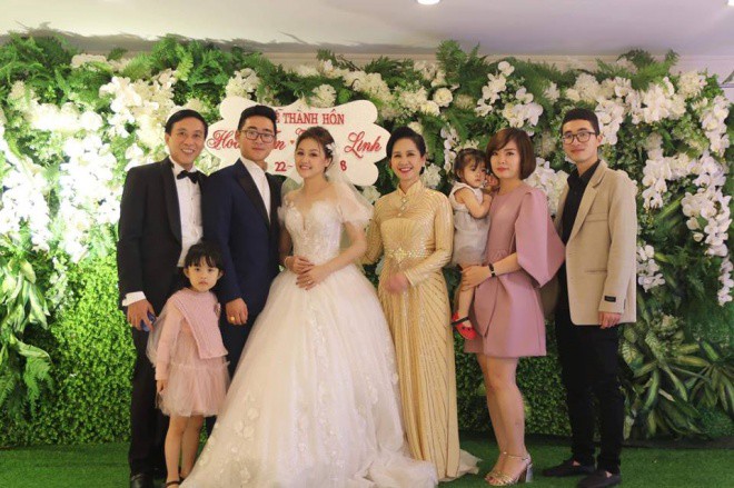 Mẹ chồng khó tính Lan Hương hạnh phúc cùng ông xã tổ chức đám cưới cho con trai