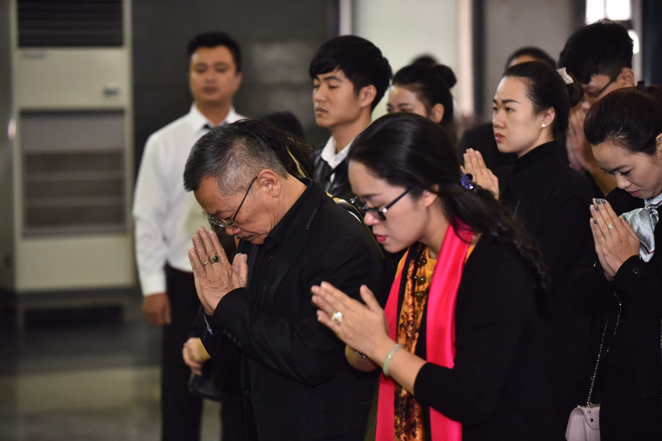 Xuân Bắc, Tự Long và đông đảo nghệ sĩ khóc lặng tiễn đưa NSND Anh Tú