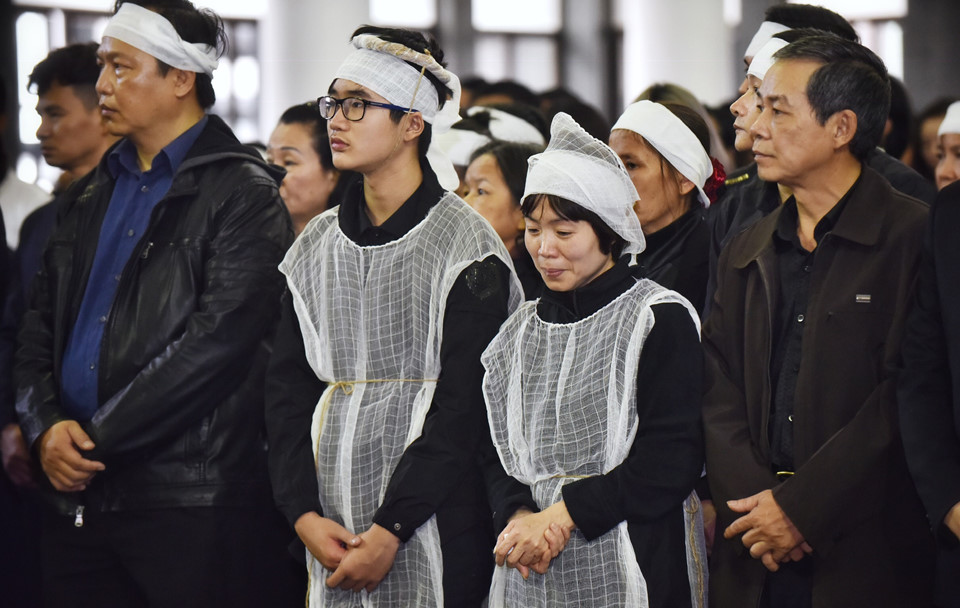 Xuân Bắc, Tự Long và đông đảo nghệ sĩ khóc lặng tiễn đưa NSND Anh Tú