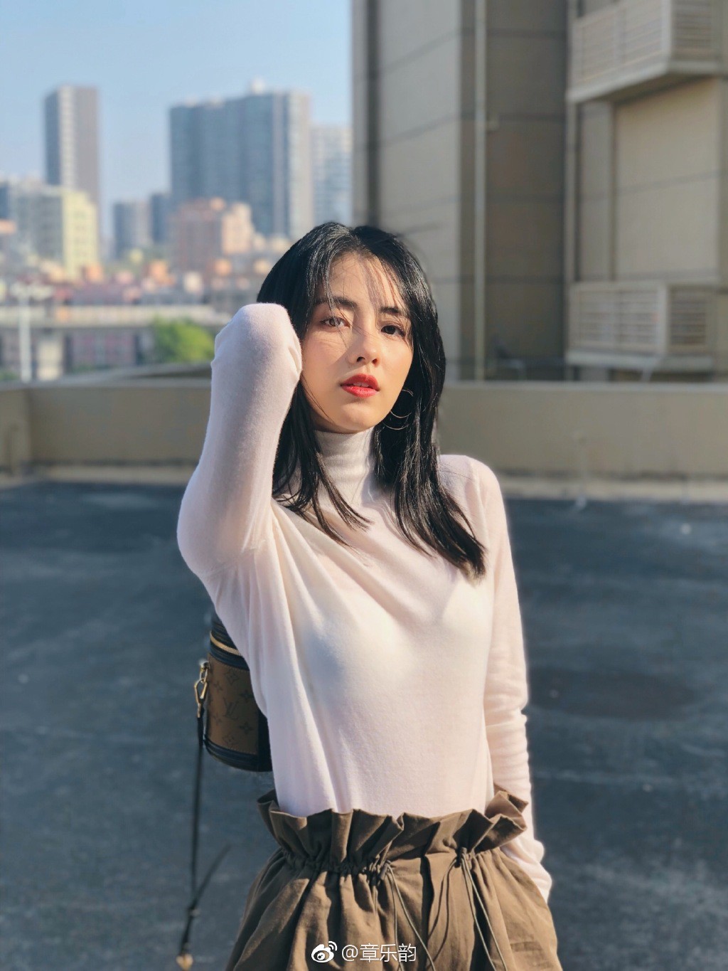 Rộ tin Thánh ế Hồ Ca bất ngờ bí mật kết hôn, cô dâu kém chú rể tới tận 13 tuổi? Rộ tin Thánh ế Hồ Ca bất ngờ bí mật kết hôn, cô dâu kém chú rể tới tận 13 tuổi?