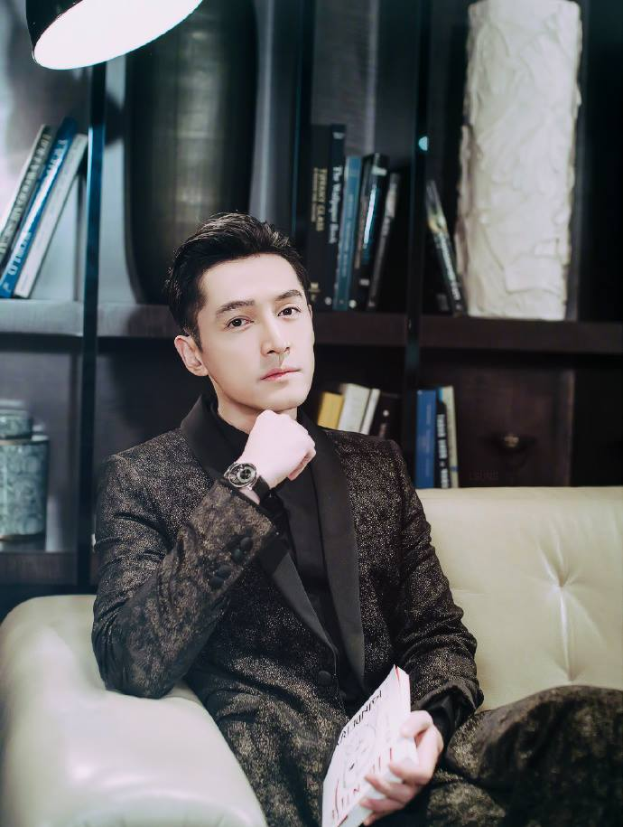 Rộ tin Thánh ế Hồ Ca bất ngờ bí mật kết hôn, cô dâu kém chú rể tới tận 13 tuổi?