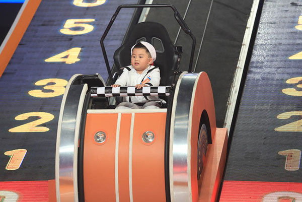 Cậu bé 5 tuổi vụt mất 10 triệu, MC Trấn Thành quy tội về đội trưởng Dương Lâm và Khả Như