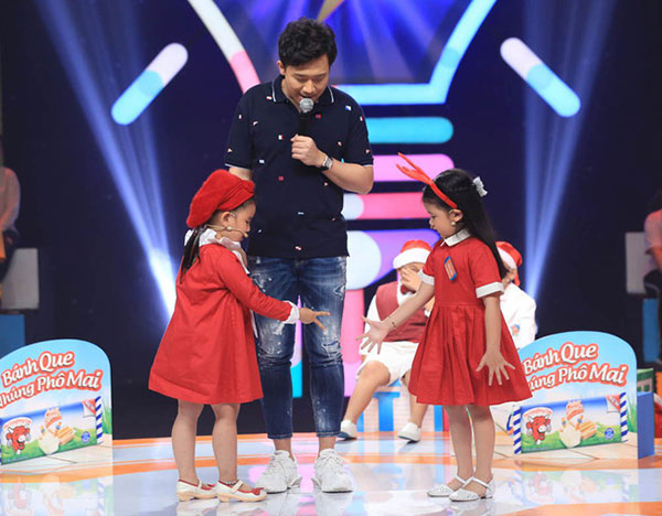 Cậu bé 5 tuổi vụt mất 10 triệu, MC Trấn Thành quy tội về đội trưởng Dương Lâm và Khả Như