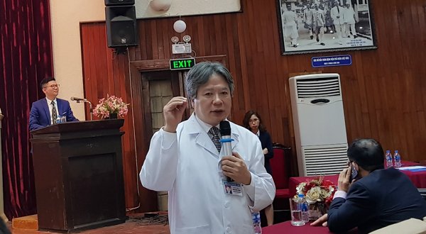 Thanh niên 17 tuổi bị ung thư phổi được ghép cùng lúc 2 lá phổi