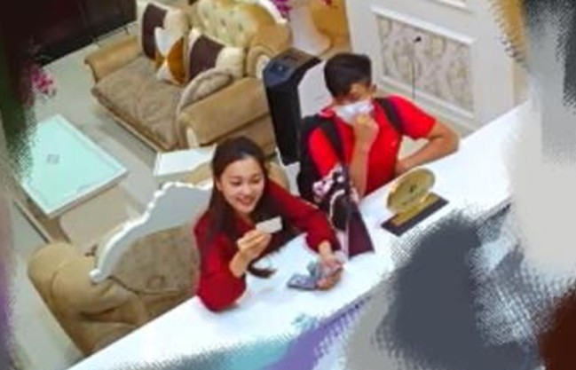 Mẹ bảo chỉ là bạn nhưng Văn Đức và bạn gái tin đồn vẫn tích cực thả thính, được dân mạng ủng hộ rần rần