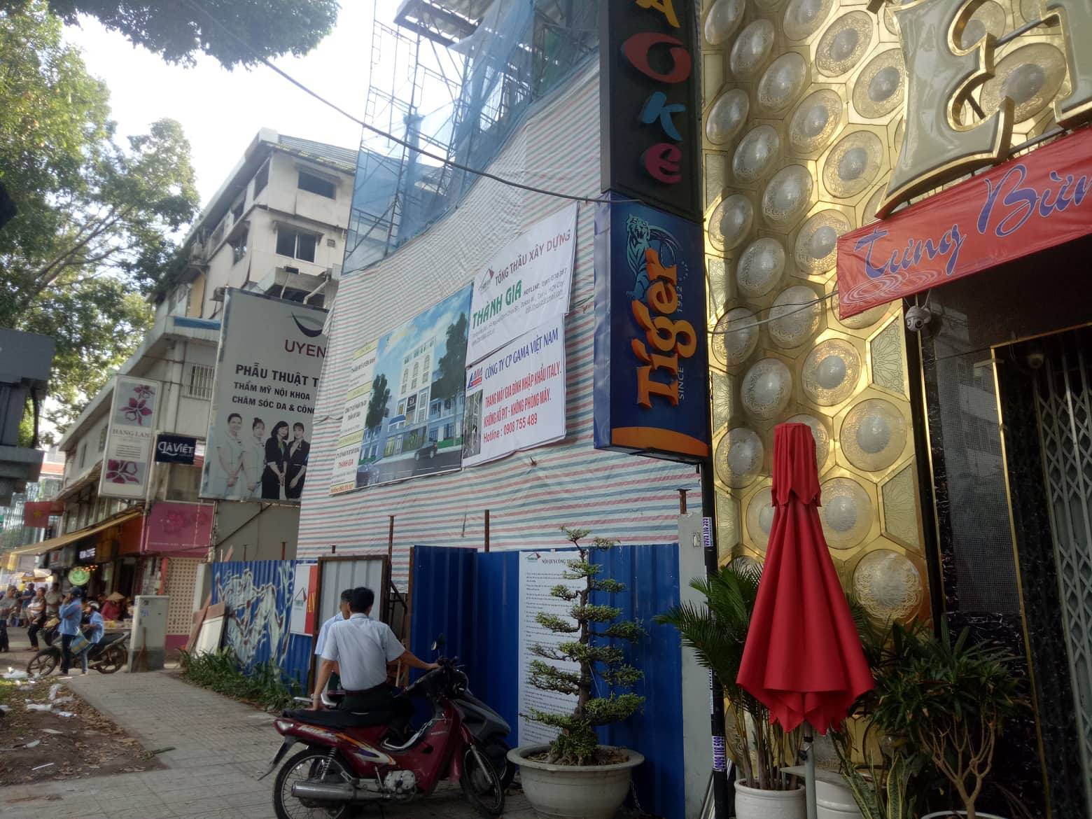 TP. HCM: Sập giàn giáo công trình xây dựng cơ sở phẫu thuật thẫm mỹ, 1 người chết và 2 người bị thương