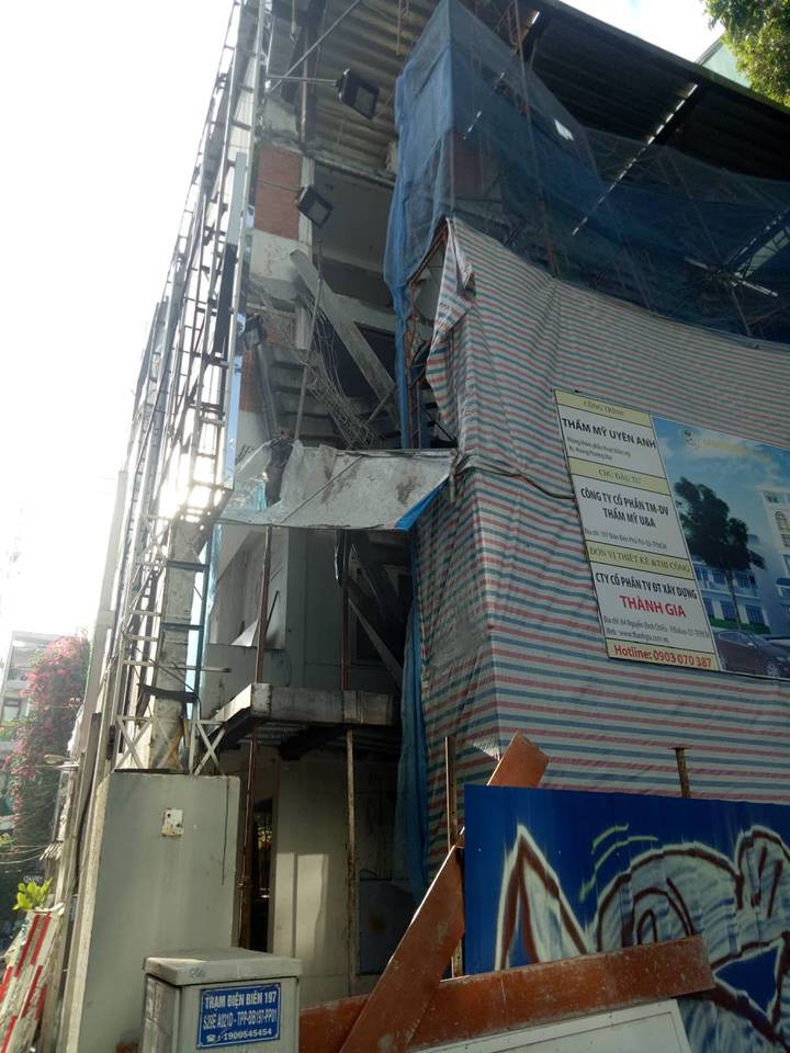 TP. HCM: Sập giàn giáo công trình xây dựng cơ sở phẫu thuật thẫm mỹ, 1 người chết và 2 người bị thương