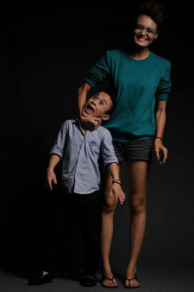 Sau 2 năm chia tay bạn gái người mẫu, chàng lùn 1m26 Trần Xuân Tiến đang hẹn hò với người mới xinh như hot girl?