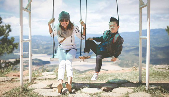 Sau 2 năm chia tay bạn gái người mẫu, chàng lùn 1m26 Trần Xuân Tiến đang hẹn hò với người mới xinh như hot girl?